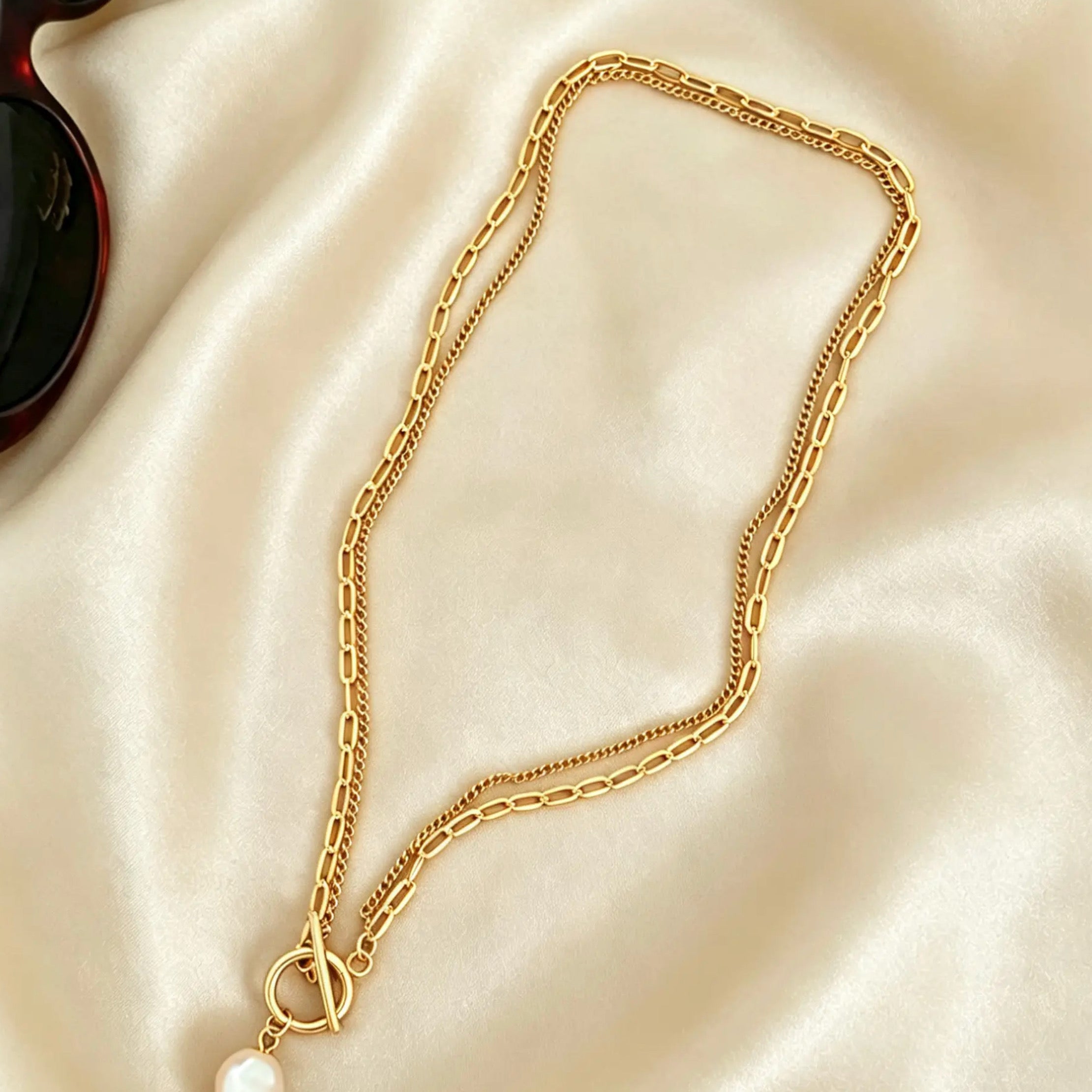 Collier à chaînes multi-rangs plaqué PVD or 18 carats