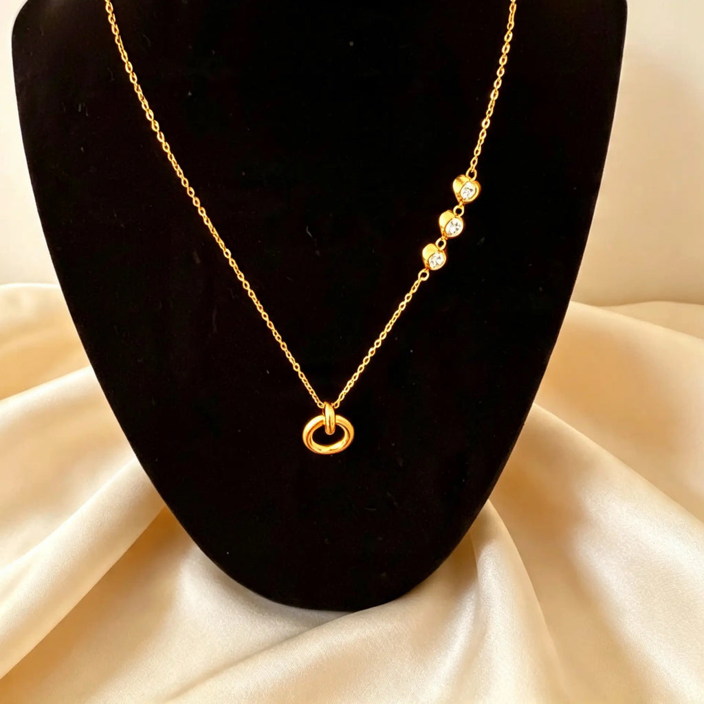 Collier avec Pendentif Rond en Cristal Plaqué Or 18 carats par PVD