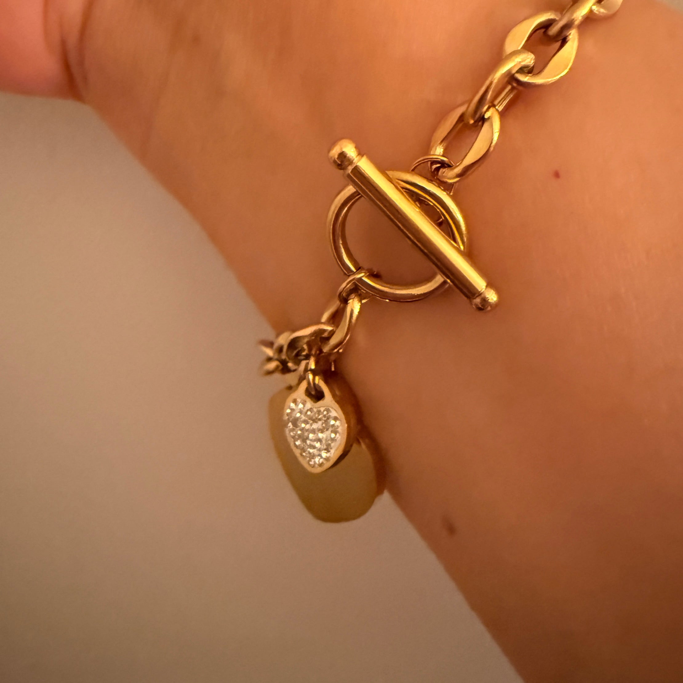 Bracelet chaîne avec breloque cœur plaqué or 18 carats