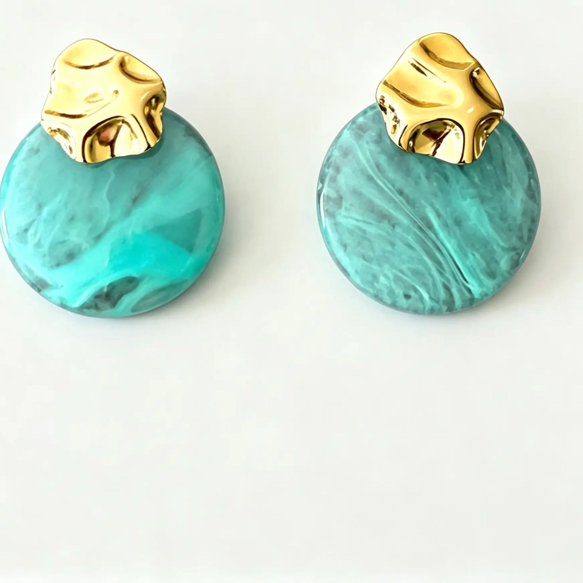 Boucles d'oreilles clous géométriques dorées