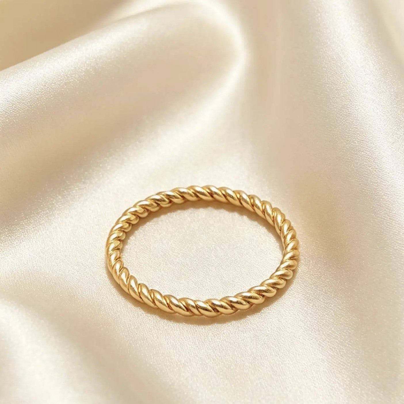 Bague empilable tressée en or 18 carats PVD