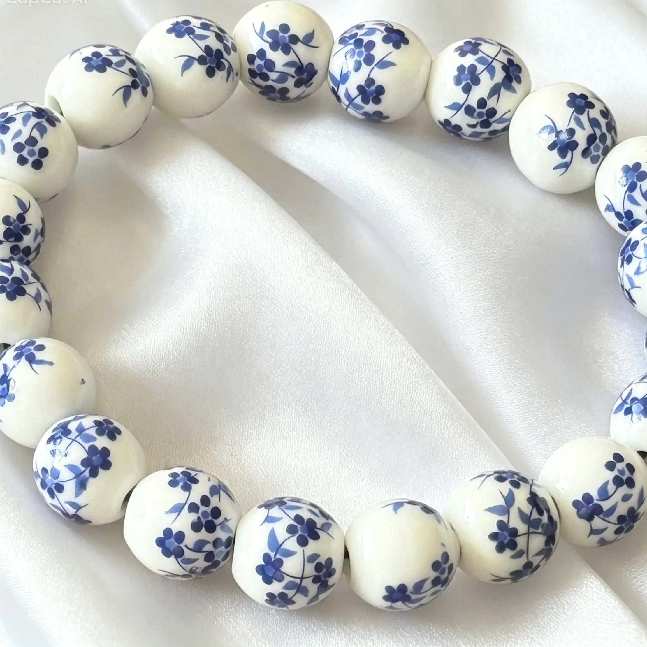 Bracelet extensible en perles de céramique vintage bleues et blanches