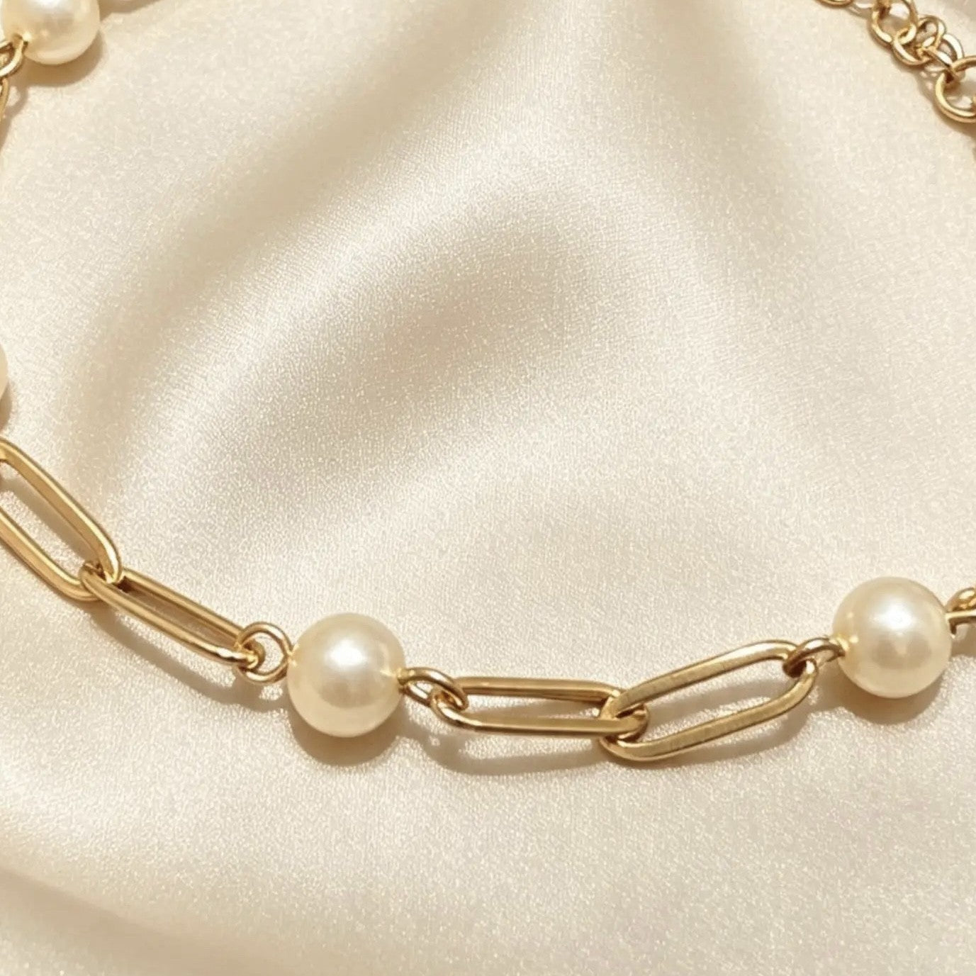 Bracelet chaîne trombone en perles PVD or 18 carats