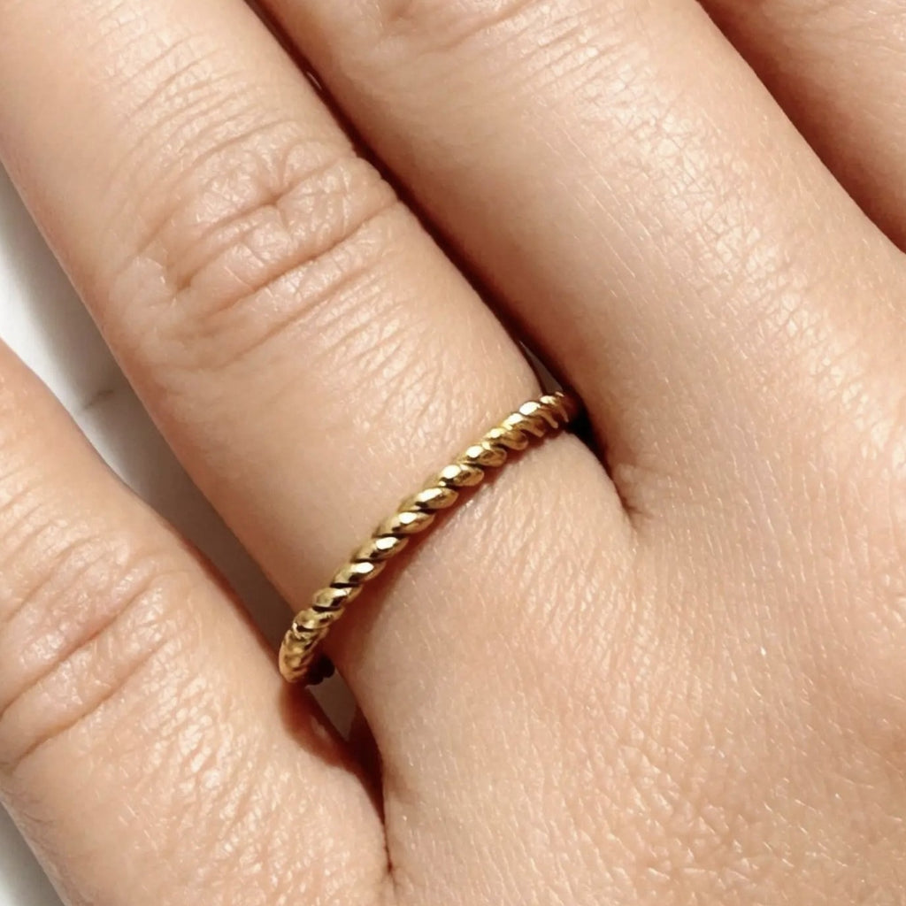 Bague empilable tressée en or 18 carats PVD