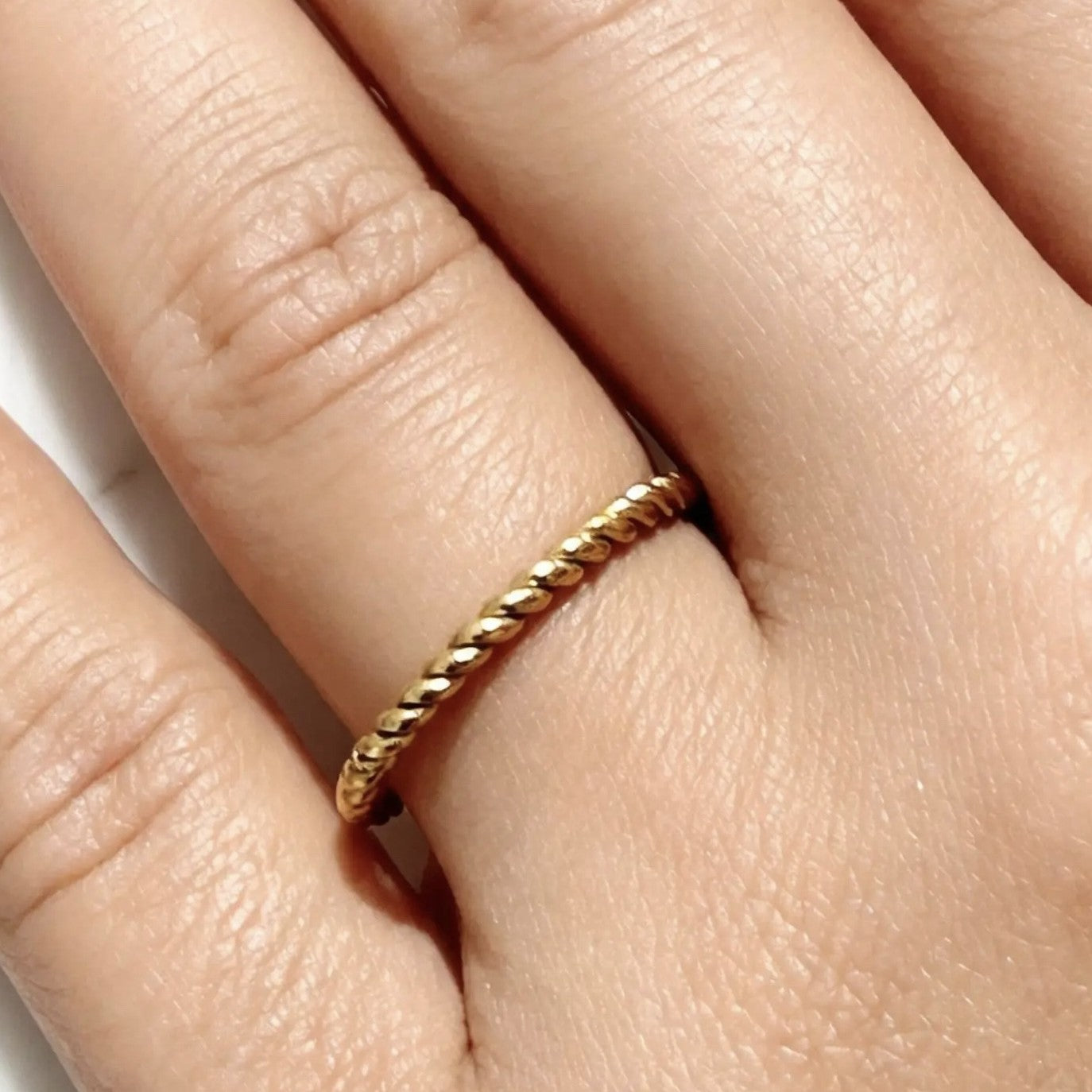 Bague empilable tressée en or 18 carats PVD